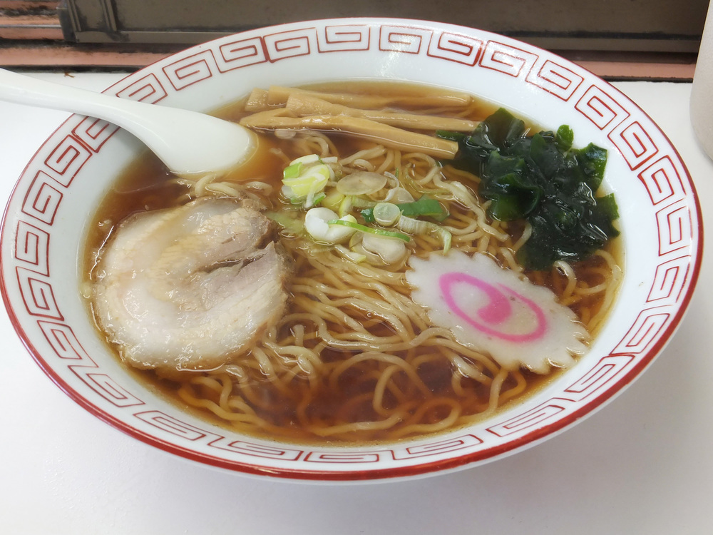 Shoyu_ramen,_at_Kasukabe_Station_(2014.05.05)_2.jpg