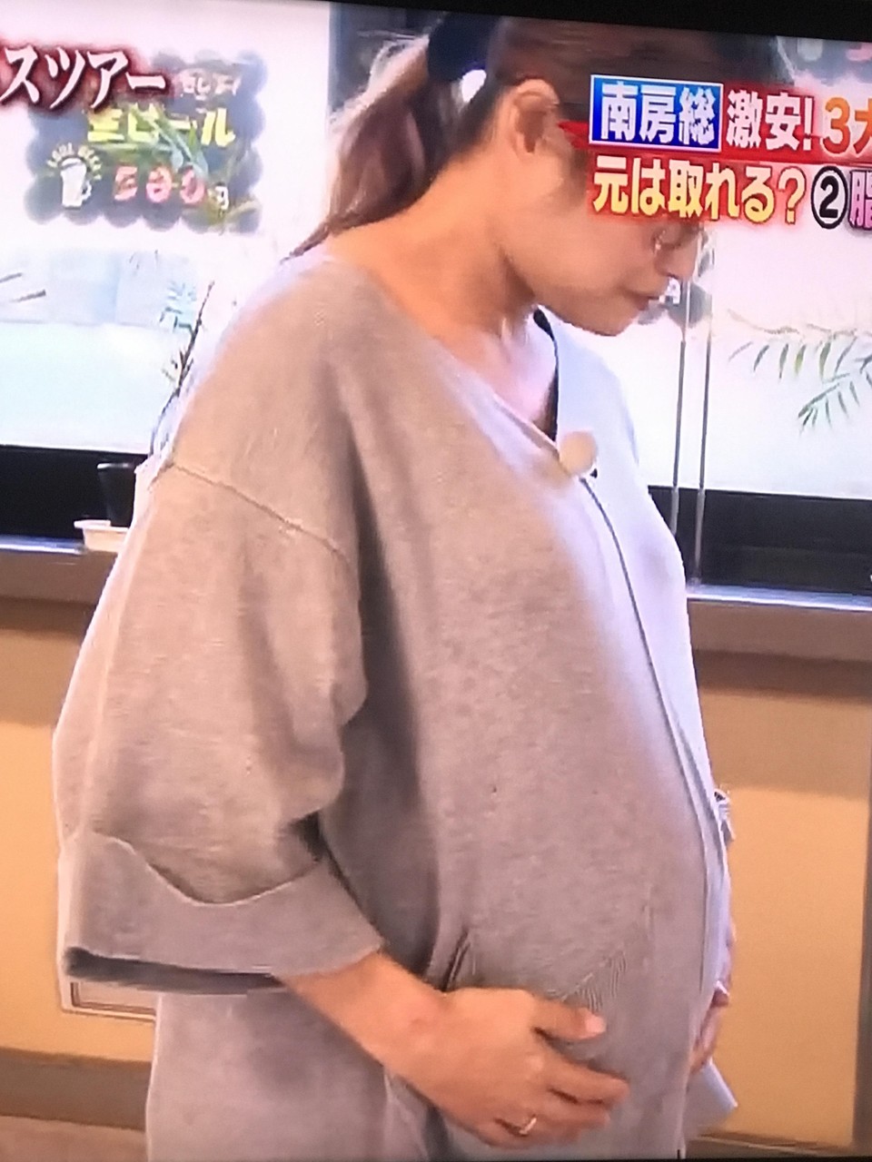 大食いタレントのギャル曽根が驚異的な体の構造を明かし、奥菜恵らをドン引きさせる場面があった。