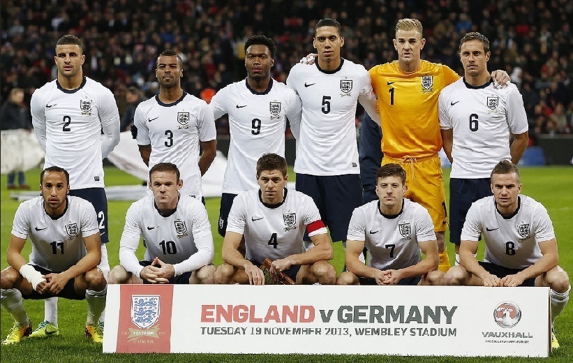 England-2013-NIKE-home-kit-white-navy-white-line-up.jpg